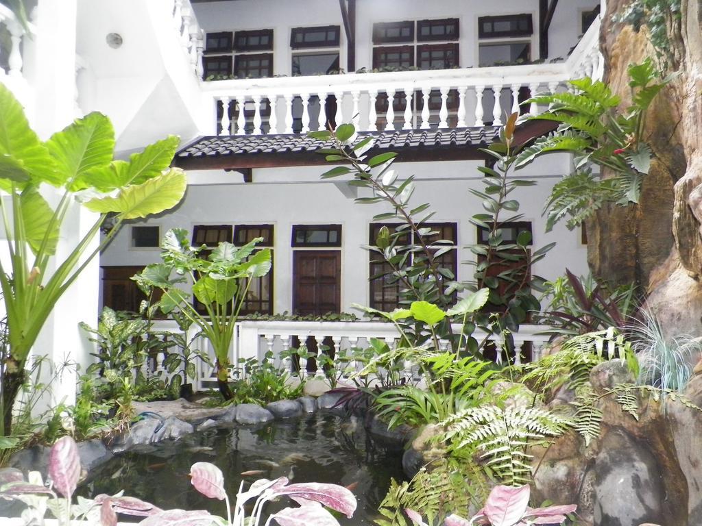 Bladok Hotel & Restaurant Yogyakarta Esterno foto